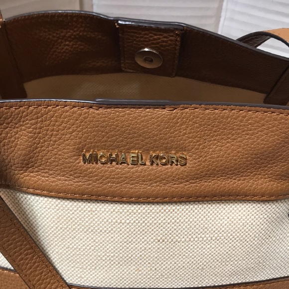 Michael Kors leather and coated canvas tote with pouch and tassel - Picture 2 of 9